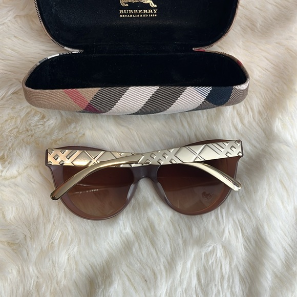 Authentic Burberry Sunglasses - Picture 2 of 11